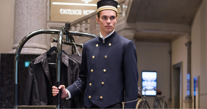 Uniform dla concierge i bellboya, który wspiera obsługę gościa